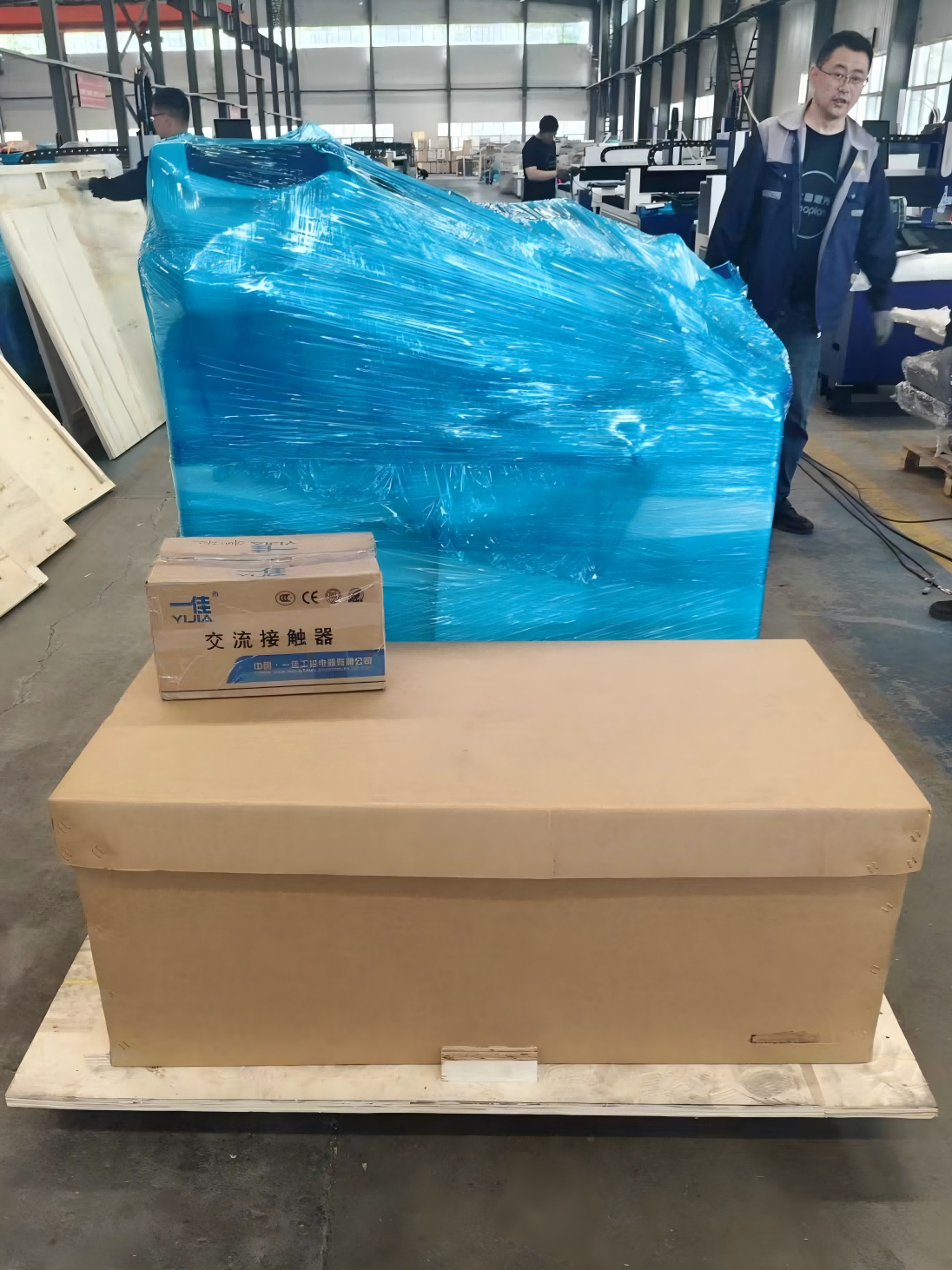 eslovenia-fabricante-de-metales-estación-de-soldadura-cobot-2kw