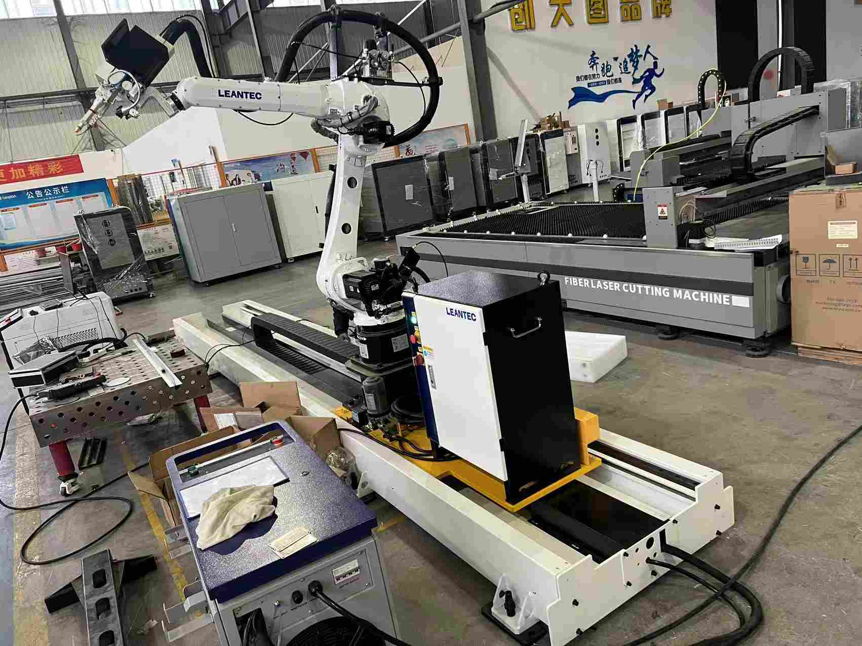 Soldadura TIG robótica versus soldadura láser robótica: ¿Qué proceso es el adecuado para su aplicación de metal de precisión?