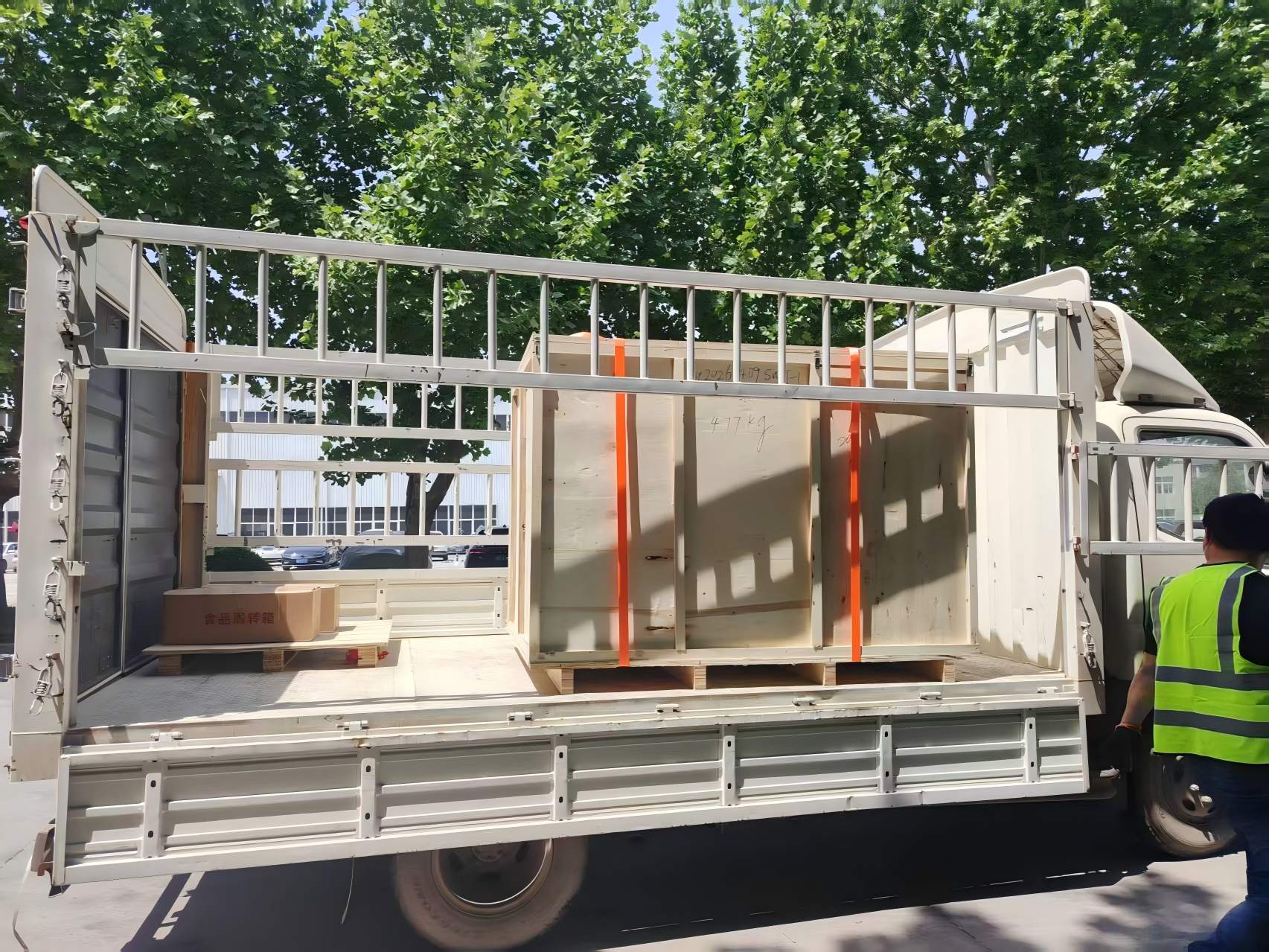 eslovenia-fabricante-de-metales-estación-de-soldadura-cobot-2kw