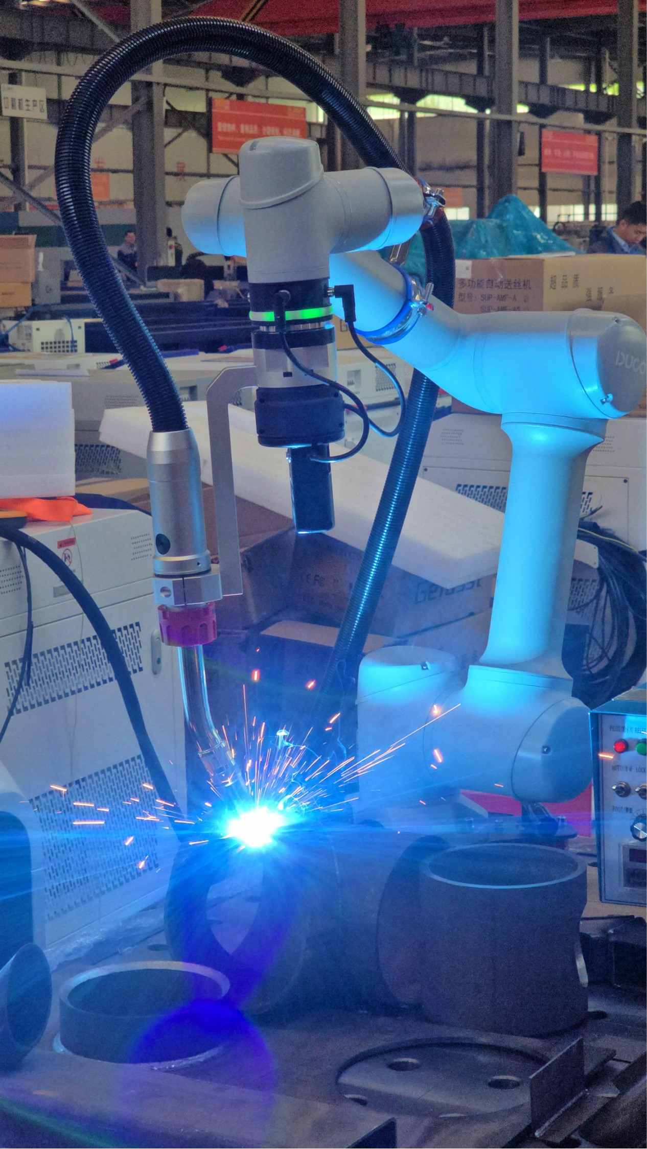 De la soldadura manual a la automatizaci&oacute;n con cobots: c&oacute;mo ayudamos a un fabricante de equipos para parques infantiles de EE. UU. a resolver su cuello de botella en la soldadura