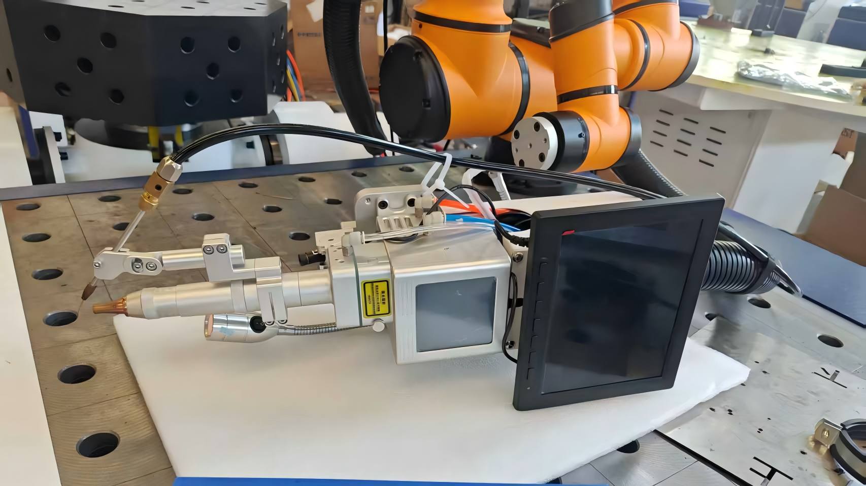 C&oacute;mo DATO configur&oacute; un sistema de demostraci&oacute;n de soldadura l&aacute;ser Cobot para un laboratorio universitario de Malasia